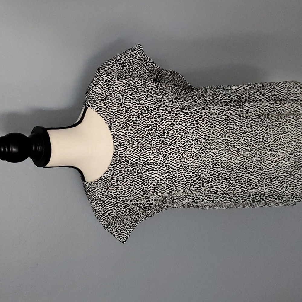 Theory Black/White Sleeveless Shell